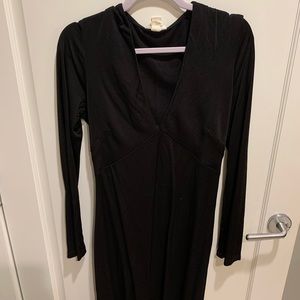 H&M black long sleeve dress. It fits your body curves perfectly. Size:L